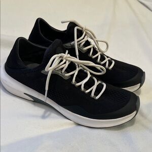 Women’s Olu Kai Kaholo Black Sneakers Womens 9 slide worn once lk new